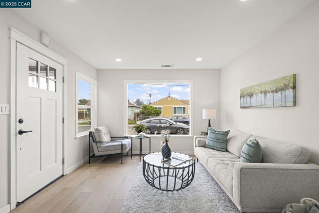 3064 Baywood Ln, San Pablo CA: https://media.crmls.org/mediaz/e036c5d1-9566-4cb6-a266-1b8b764d78fd.jpg