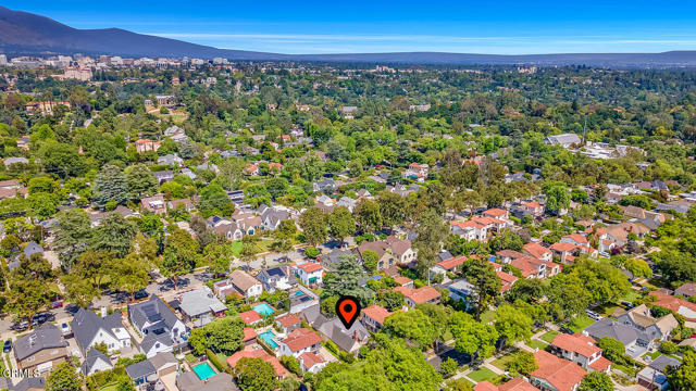 110 Glen Summer Road, Pasadena CA: https://media.crmls.org/mediaz/e036d5fa-52a5-4846-9b29-9709de776945.jpg