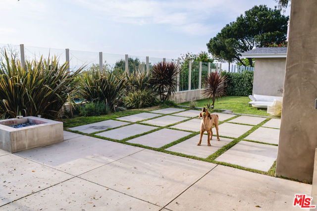 3423 Scadlock Lane, Sherman Oaks CA: https://media.crmls.org/mediaz/e0371fc1-2eea-461c-86a0-6681ce9be746.jpg