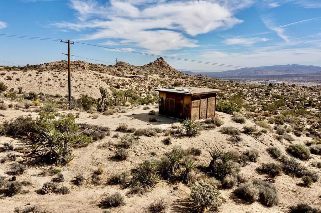 https://media.crmls.org/mediaz/e03744b7-3a4c-4da1-accf-159de5039bcd.jpg?preset=X-Large