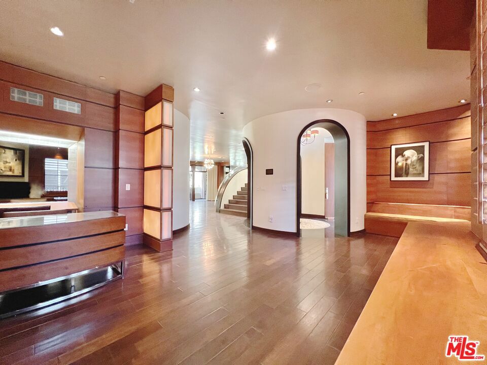 10305 ALMAYO Avenue #402