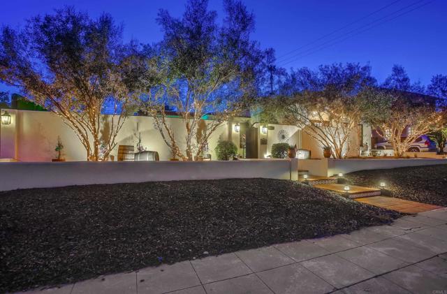 Detail Gallery Image 3 of 48 For 3217 Goldsmith St, San Diego,  CA 92106 - 5 Beds | 4 Baths