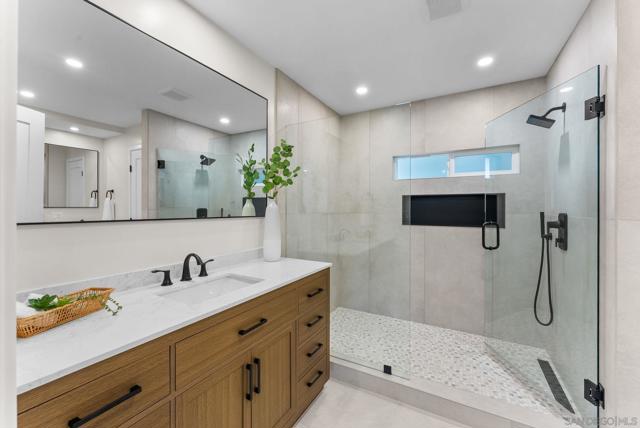 9255 N Magnolia, Santee CA: https://media.crmls.org/mediaz/e037c9fe-876b-48cc-9256-59125f8071d4.jpg