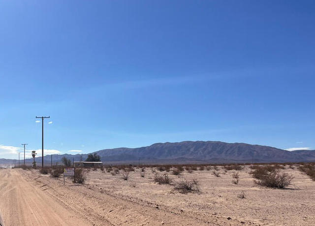 0 Danby Road, 29 Palms CA: https://media.crmls.org/mediaz/e037e8f0-cc97-4391-8c40-9e2ccf75ae23.jpg