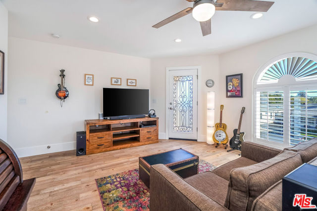 6411 W 85th Street, Los Angeles CA: https://media.crmls.org/mediaz/e037fa6e-0ef4-417a-b55a-e2bddaf8e719.jpg