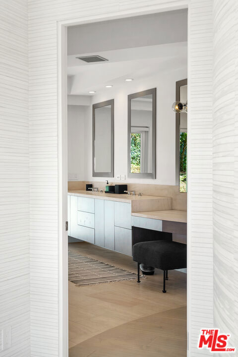 6375 Gayton Place, Malibu CA: https://media.crmls.org/mediaz/e0385851-e28b-47d8-9d2c-f5eee26f0233.jpg