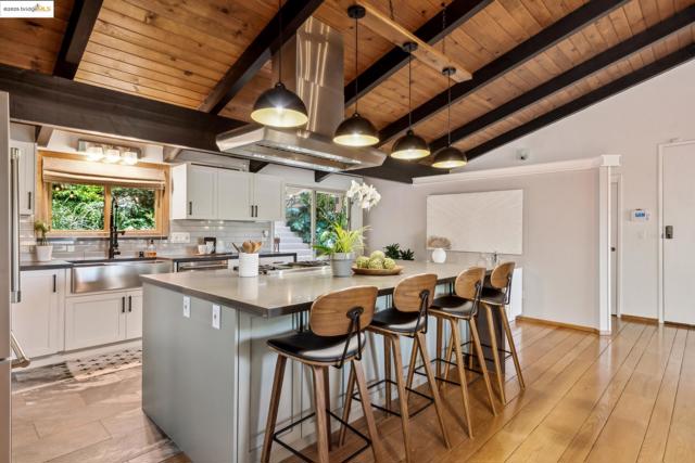 2560 Carisbrook Dr, Oakland CA: https://media.crmls.org/mediaz/e0389910-2692-4e95-b23c-9f2505517ea4.jpg