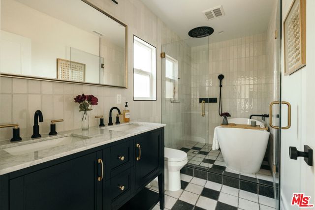 1237 S Curson Avenue, Los Angeles CA: https://media.crmls.org/mediaz/e038a165-c532-4f1c-81e4-6314db97ca25.jpg