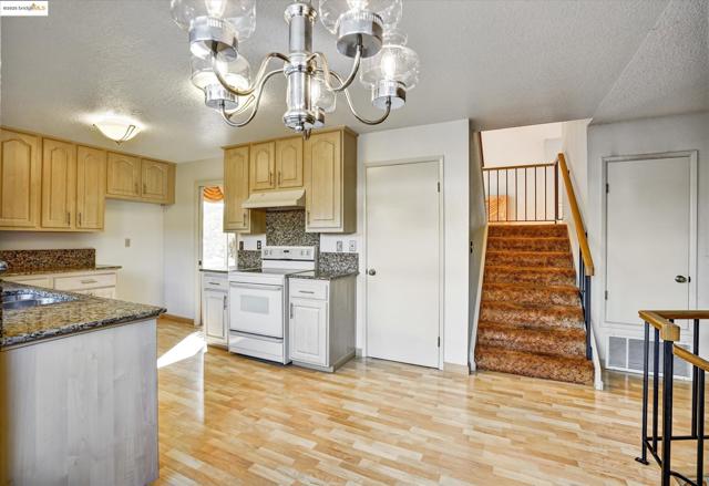 34607 Wells Ave, Fremont CA: https://media.crmls.org/mediaz/e039422a-bac7-4ba3-9b2f-0a64e190c7df.jpg