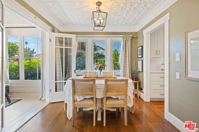 424 S Columbus Avenue, Glendale CA: https://media.crmls.org/mediaz/e039862f-b611-4e17-b216-464043397ec1.jpg