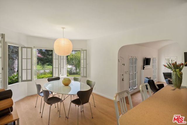 440 19th Street, Santa Monica CA: https://media.crmls.org/mediaz/e03a6e52-eeb0-4765-bcd4-80c7ed95dcbc.jpg