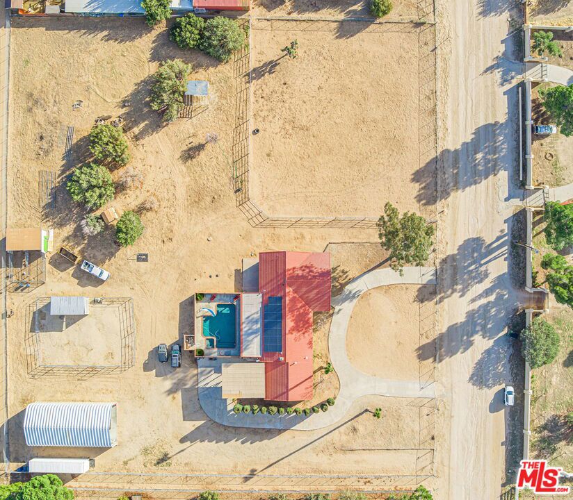 https://media.crmls.org/mediaz/e03aa946-1d8a-4a08-9eab-f41648f07df7.jpg?preset=X-Large
