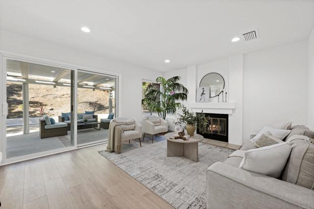 1421 Corte Clasica, San Marcos CA: https://media.crmls.org/mediaz/e03aefab-a830-4d46-a233-8dc593636fc4.jpg