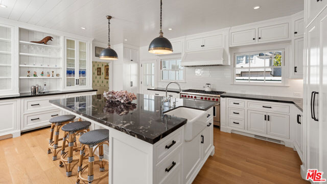605 Palisades Beach Road, Santa Monica CA: https://media.crmls.org/mediaz/e03b3646-0a5f-4922-9739-b4e6740f9252.jpg