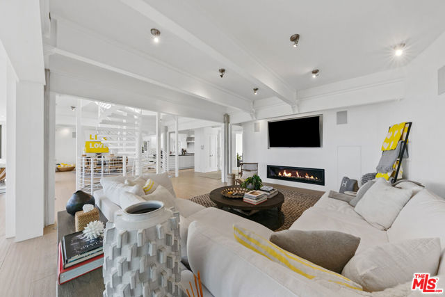 6375 Gayton Place, Malibu CA: https://media.crmls.org/mediaz/e03b7bdf-d457-4584-89ee-4c957b851059.jpg