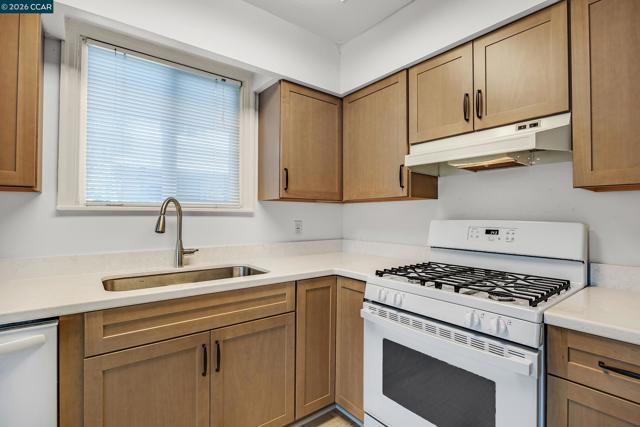 940 East St, Lafayette CA: https://media.crmls.org/mediaz/e03c8e56-c748-4d30-893f-8cfeabe48bf7.jpg