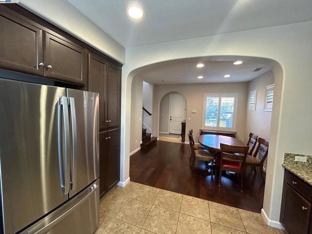 3002 Blackberry Ave, San Ramon CA: https://media.crmls.org/mediaz/e03ed636-f31f-4f46-875d-86181c49e46f.jpg
