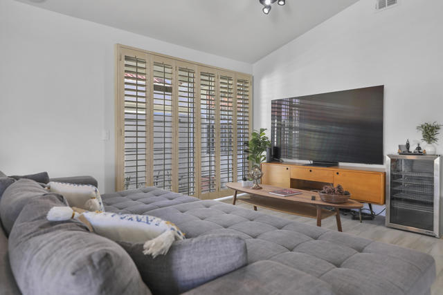 77576 Calle Las Brisas N, Palm Desert CA: https://media.crmls.org/mediaz/e03ee7d1-e875-4414-b706-24a43a577a18.jpg