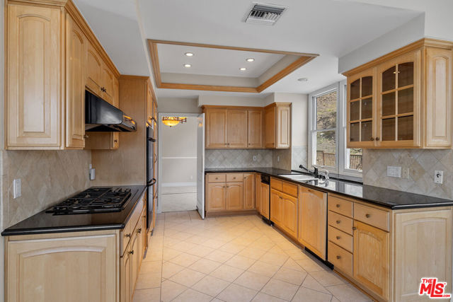 2046 Palisades Drive, Pacific Palisades CA: https://media.crmls.org/mediaz/e03f6aba-3538-41d2-adc0-06591b1d2038.jpg