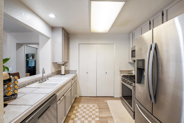 Detail Gallery Image 11 of 31 For 2200 Martinique Ln, Oxnard,  CA 93035 - 2 Beds | 2 Baths