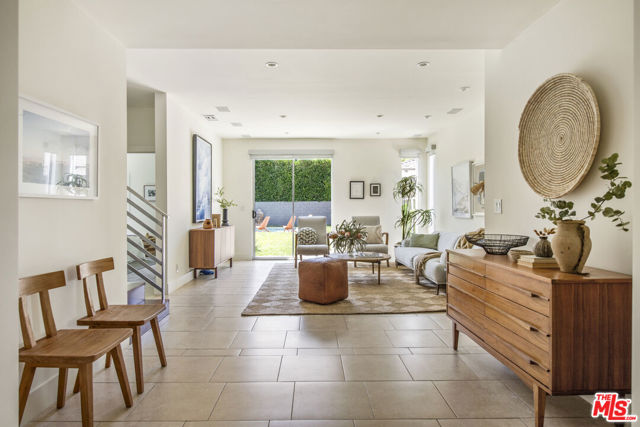 4947 Varna Avenue, Sherman Oaks CA: https://media.crmls.org/mediaz/e0401f3b-1372-4a42-8fa3-6991b1d1b222.jpg