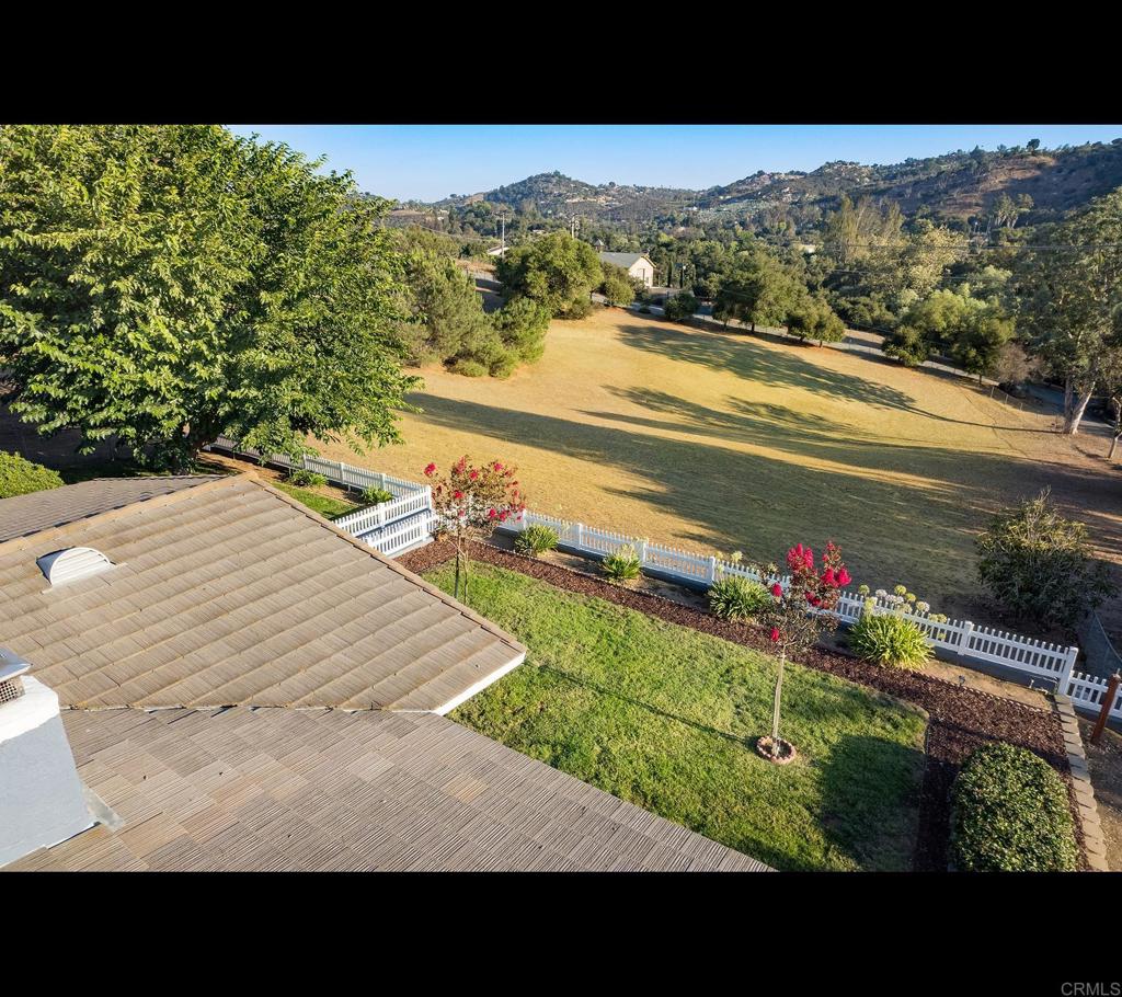 https://media.crmls.org/mediaz/e040646d-e495-459f-b938-89512e47e0ad.jpg?preset=X-Large