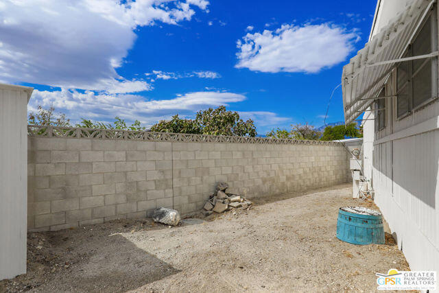 69421 Poolside Drive, Desert Hot Springs CA: https://media.crmls.org/mediaz/e0408ccf-ffd0-40ec-a4ac-0f3410d7ced5.jpg