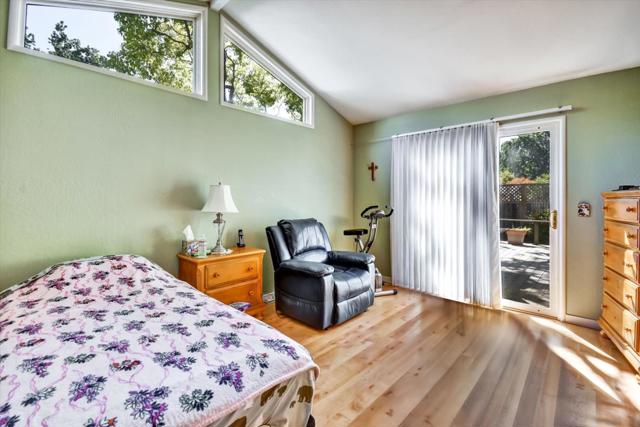255 Nimitz Avenue, Redwood City CA: https://media.crmls.org/mediaz/e0408f9c-eae8-44fa-9651-16ecc0110a27.jpg