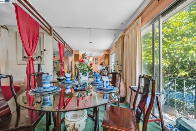 1738 7Th St, Berkeley CA: https://media.crmls.org/mediaz/e040a2b7-471e-4468-8130-4d688f999df2.jpg
