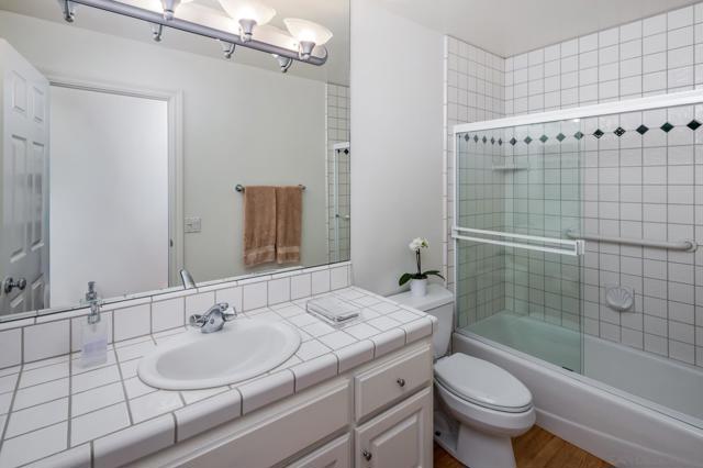 538 4th St, Encinitas CA: https://media.crmls.org/mediaz/e0411492-1098-46c2-9988-8b4cc8624d48.jpg