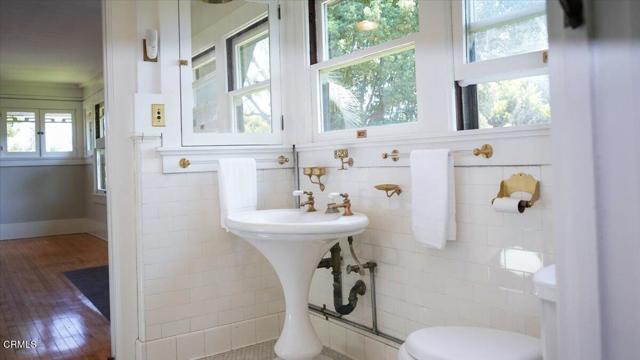 217 Oaklawn Avenue, South Pasadena CA: https://media.crmls.org/mediaz/e04114d3-5af0-48de-b683-5c7b73c5fb0e.jpg