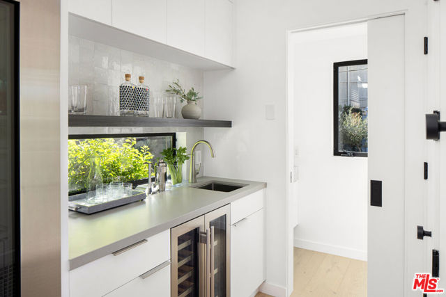 1821 Penmar Avenue, Venice CA: https://media.crmls.org/mediaz/e0411cef-8778-45ba-a092-c9ab7d3f5944.jpg