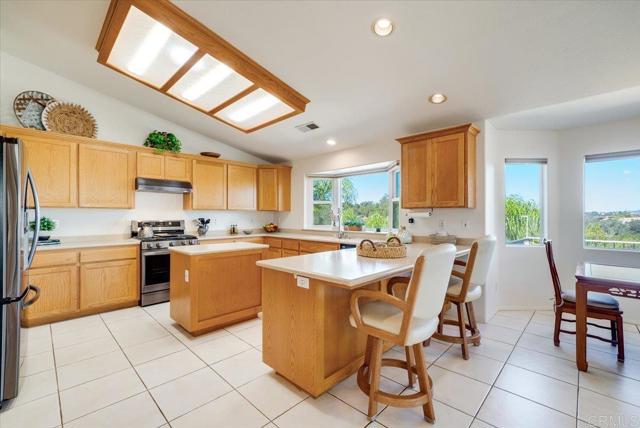 Detail Gallery Image 12 of 38 For 16996 Archie Moore Ring, Ramona,  CA 92065 - 4 Beds | 2/1 Baths