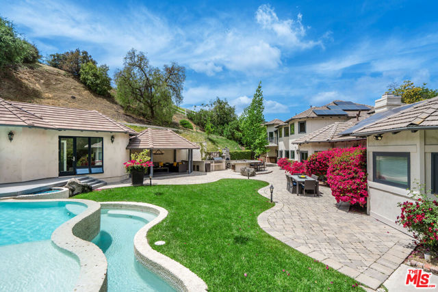 204 Bell Canyon Road, Bell Canyon CA: https://media.crmls.org/mediaz/e0422c4d-39ec-4fd9-8258-229c672ef2b0.jpg