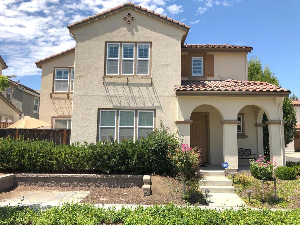 3273 La Rochelle Way