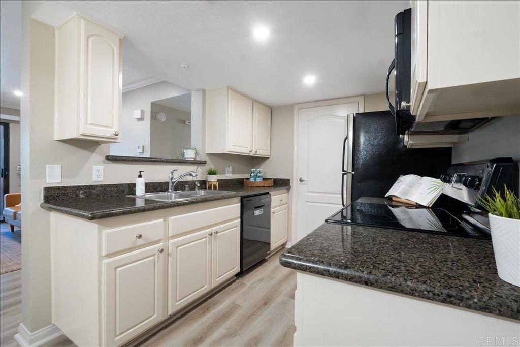 12075 Alta Carmel Court - photo 9