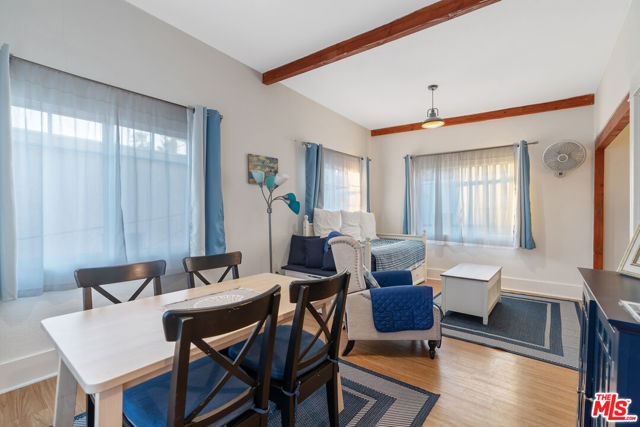 41 Vicente Terrace, Santa Monica CA: https://media.crmls.org/mediaz/e0435e8e-d9b3-47c8-8b83-4c7f422a2ff6.jpg