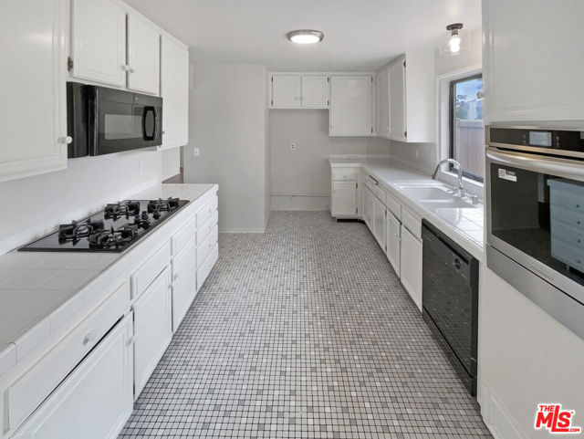 544 Village Road photo 6