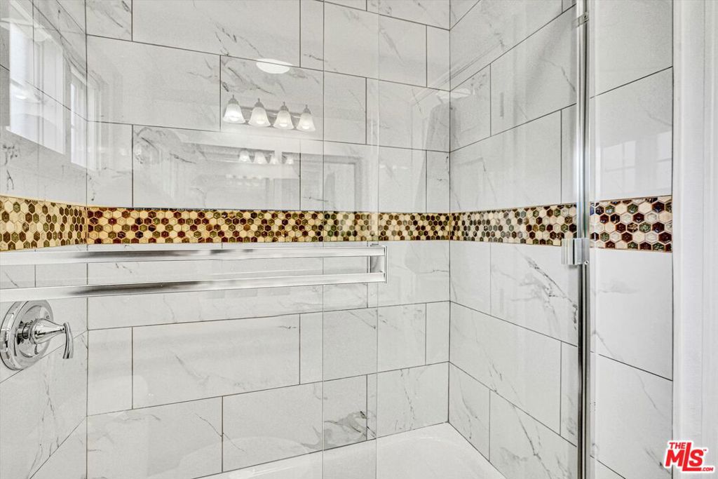https://media.crmls.org/mediaz/e0438f98-4605-4e79-9a51-b8e8f42edc33.jpg?preset=X-Large