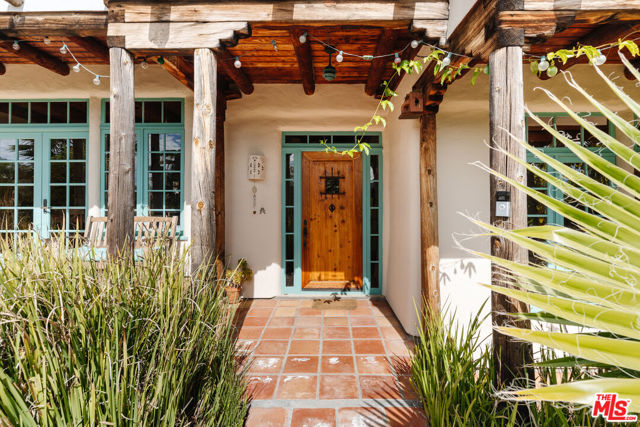 2865 Marquette Drive, Topanga CA: https://media.crmls.org/mediaz/e0439e6a-5bce-41ff-9dd3-6f87eda3abac.jpg