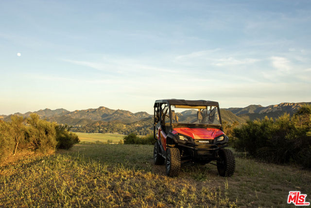 1697 W Potrero Road, Westlake Village CA: https://media.crmls.org/mediaz/e043c734-9f5d-4313-8049-e2bdf4ab839a.jpg