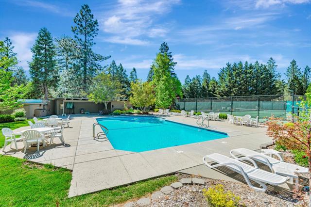 115 Fairway Village Court, Murphys CA: https://media.crmls.org/mediaz/e044022a-da5e-42c6-8522-83131beb5714.jpg