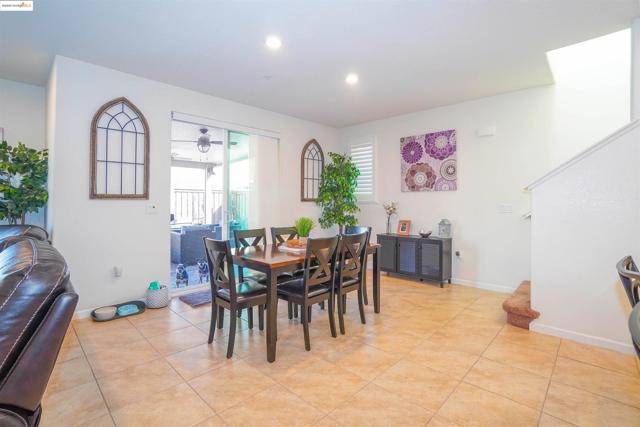 298 McClelland Way, Oakley CA: https://media.crmls.org/mediaz/e0443b9f-7266-4f32-9eda-a182a2447a0a.jpg