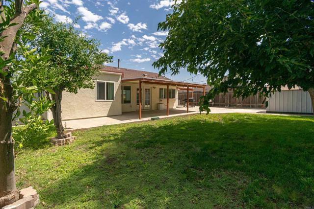 1337 Calle Colnett, San Marcos CA: https://media.crmls.org/mediaz/e045469b-c1fa-4fea-82d2-70fabae4a48b.jpg