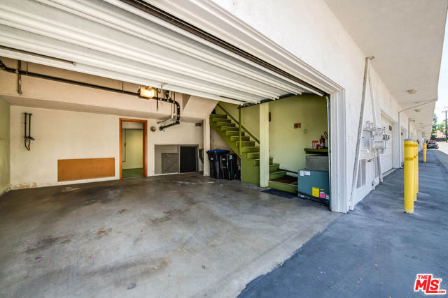 4331 W Sarah Street, Burbank CA: https://media.crmls.org/mediaz/e045684a-faa4-408a-8b79-a9771ef1f85d.jpg