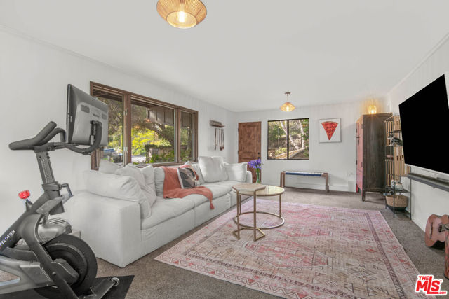 886 Camino Colibri, Calabasas CA: https://media.crmls.org/mediaz/e0456e4a-c500-41e3-a888-13ea6b77489b.jpg