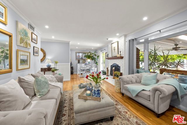 6432 Petit Avenue, Van Nuys CA: https://media.crmls.org/mediaz/e0458835-d876-4e37-b842-9092e81769e2.jpg