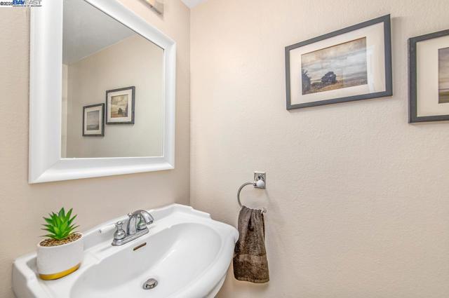 3732 Carrigan Cmn, Livermore CA: https://media.crmls.org/mediaz/e045fce8-5469-4bf4-9be9-8ccada54e9b1.jpg