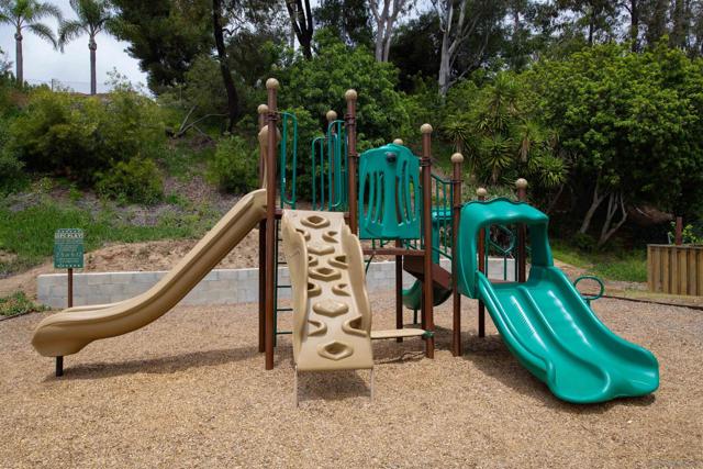 1873 Guilder Gln, Escondido CA: https://media.crmls.org/mediaz/e0461762-24ea-4b60-92d5-ae6e9b17f727.jpg
