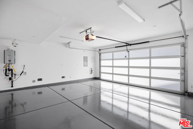11724 Culver Boulevard, Los Angeles CA: https://media.crmls.org/mediaz/e046492d-89ba-4a1c-8855-99815030431a.jpg